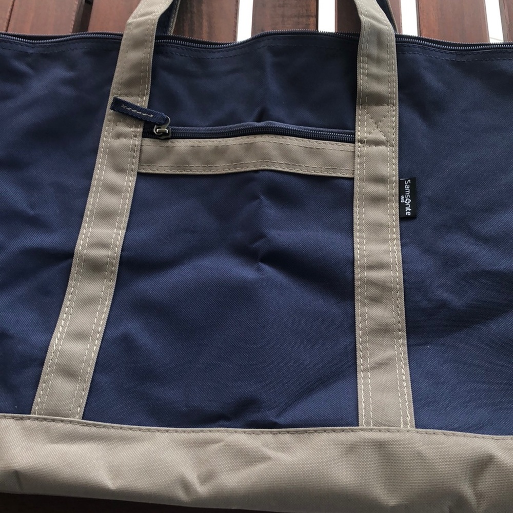 Samsonite hamdcarry shoulder bag. Never used.